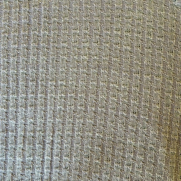 We are the free blouse Pre owned - Picture 5 of 8